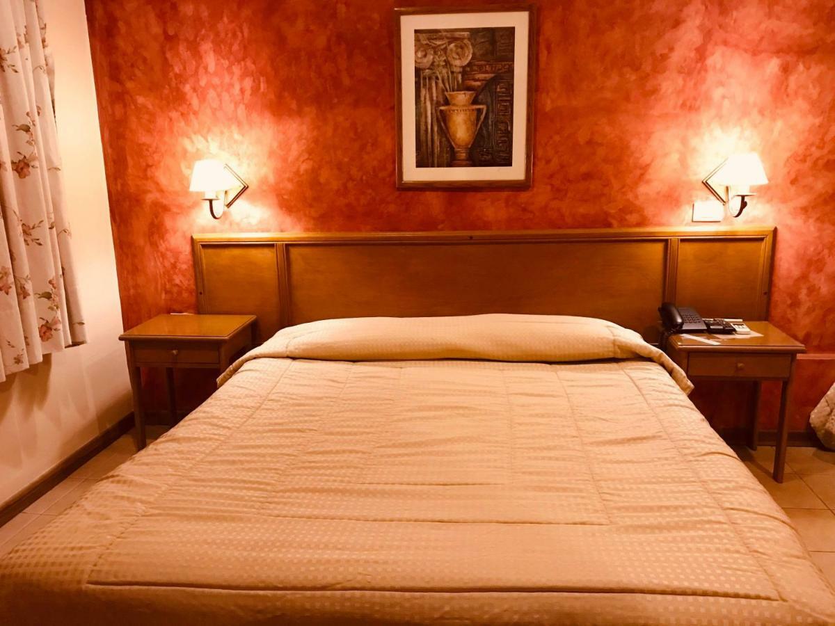 Hotel Bristol อะซุนซิออง ภายนอก รูปภาพ